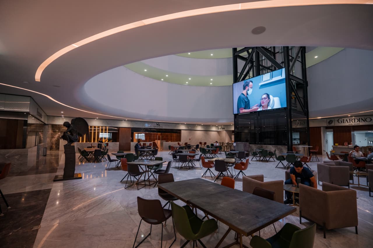 Piso 8 — área social y restaurantes