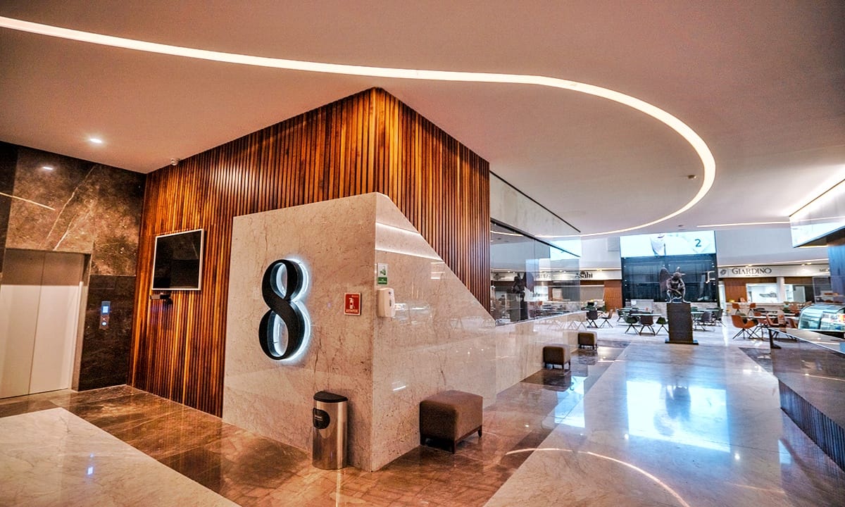 Piso 8 — área social y restaurantes